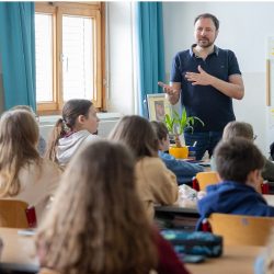 LieDetectors-Klassenbesuch_Diabl_Credit_Antonio-Bayer_vph-659d4d00881e6.jpg